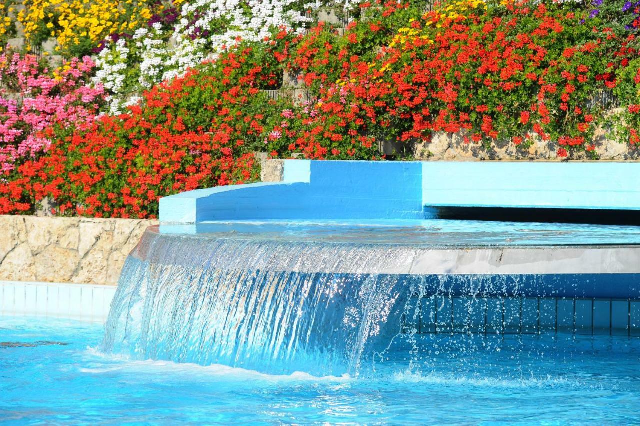 Parco Delle Piscine Hotel Sarteano Ngoại thất bức ảnh